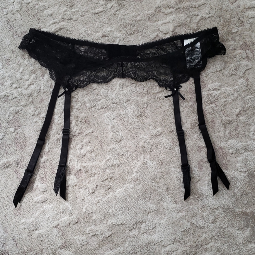 Black lace garter belt